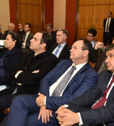 Na França, governadores debatem criação de rota de gás natural no Nordeste