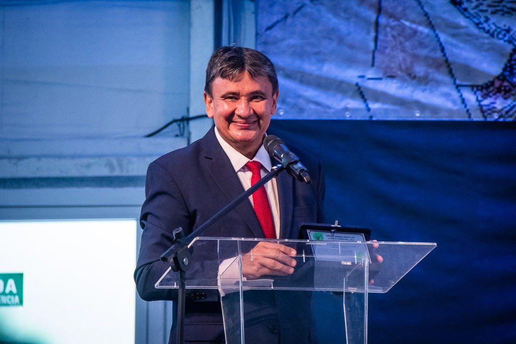 Servidores da Fiocruz premiam governador Wellington Dias por atuação no enfretamento à pandemia