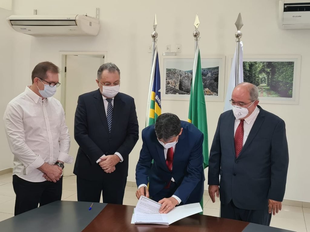 Consórcio Nordeste celebra contrato de compra de doses da vacina Sputinik V